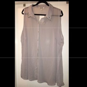 Daniel rainn button up